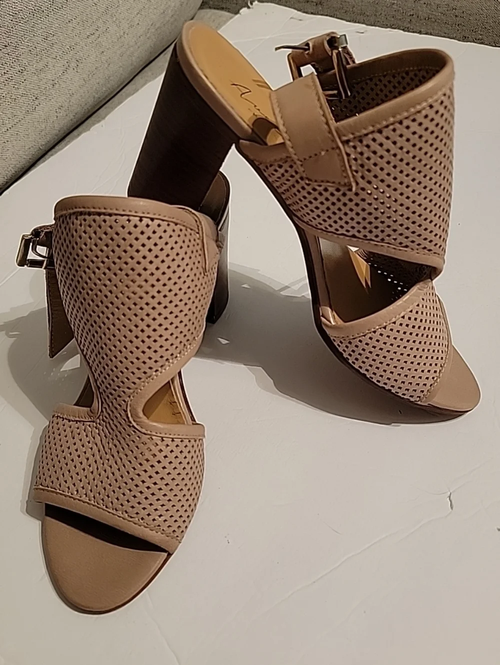 Avellini Women’s Italy Leather Open Toe 3 1/2 Block Heel Sandals Tan Sz7.5/8 EUC